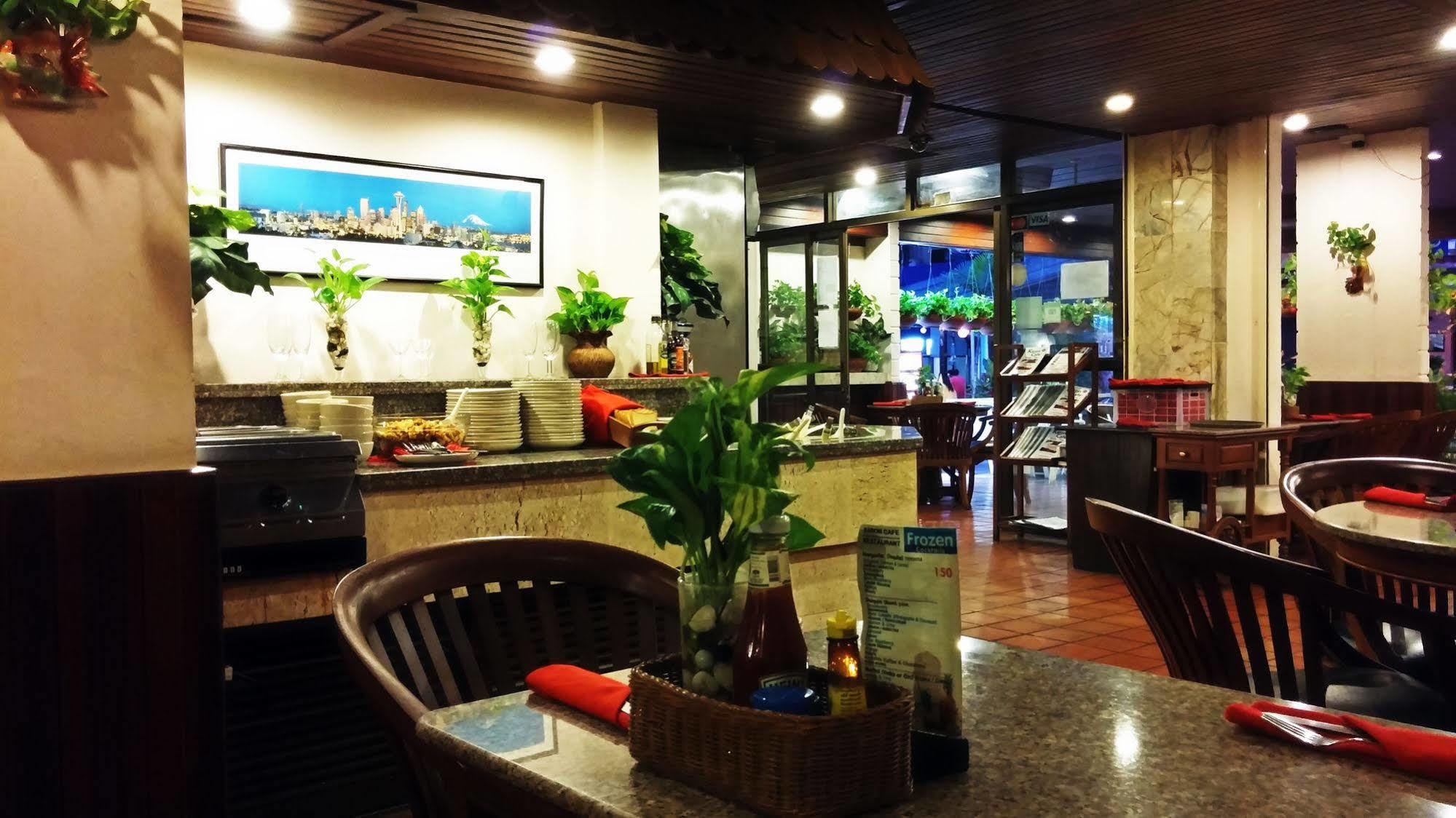 Karon Cafe Inn Exteriör bild