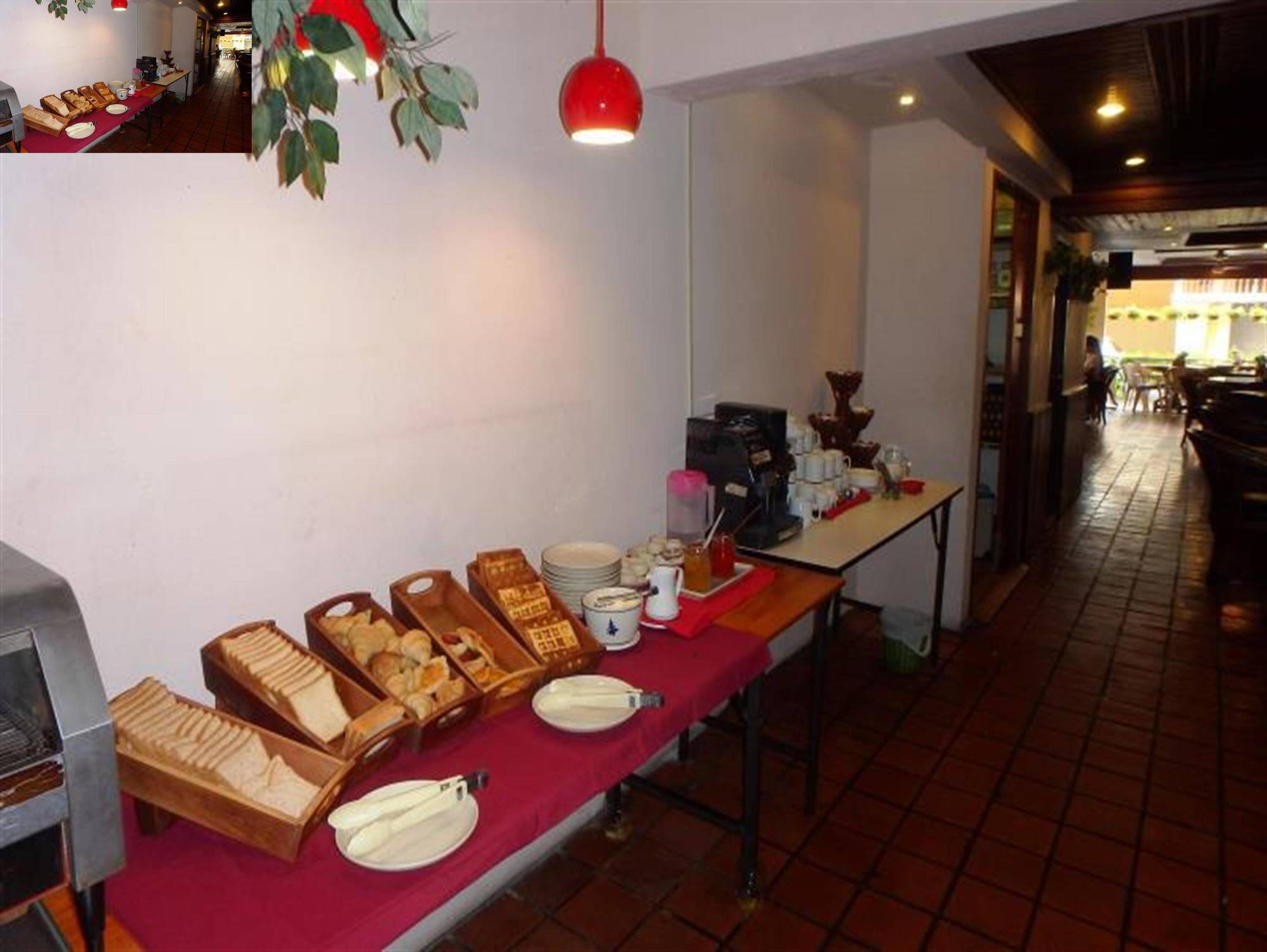 Karon Cafe Inn Exteriör bild